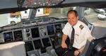 VELKENDT. »Cockpittet i A 380 er lidt anderledes end i de mindre fly, men principperne er de samme«, fortæller den danske pilot Jacob Ryfos. 