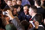 Michigan. Mitt Romney nyder sejren blandt sine støtter i staten, hvor han er født. 