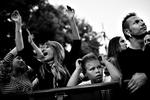 TIVOLI. 'Hvid chokolade' og 'Den gale pose' var de første til at optræde ved Fredagsrock i Tivoli. Men nu blander Roskilde Festival sig også i festlighederne.. Her ses et billede fra Fredagsrocks 10 års jubilæum. 
