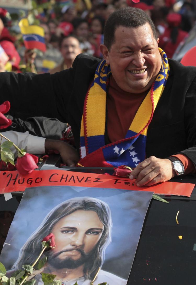 Frisk. Venezuelas præsident, Hugo Chavez, er kommet sig fint oven på en operation, hvor han fik fjernet en bækkenlæsion. Billedet er taget, da Chavez tog afsked med sine støtter inden han fløj til Cuba. 