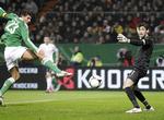 FORBIER. Mario Gomez fik ikke scoret hos Hugo Lloris i denne situation. 