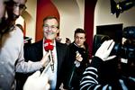 Bankpakke. Ved middagstid møder erhvervs- og vækstminister Ole Sohn pressen efter et møde med forligskredsen bag Finansiel Stabilitet. 