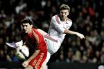 Skadesfri. Småskadet måtte Nicklas Bendtner forlade træningskampen mod Rusland, m 