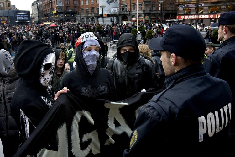Demonstration på et års dagen for rydningen af Ungdomshuset. Dengang var der cirka 2.500 demonstranter på gaden. 