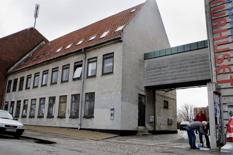 Ungdomshuset på Dortheavej blev overdraget til de unge den 1. juli 2008 og er blevet en positiv del af lokalmiljøet. 