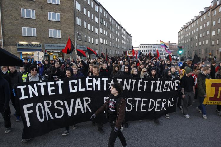 Afsted. Så kom dagens demo i gang på Dortheavej. Arrangørerne har ytret, at det hele nok skal foregå ganske stille og roligt gennem Nørrebro. 