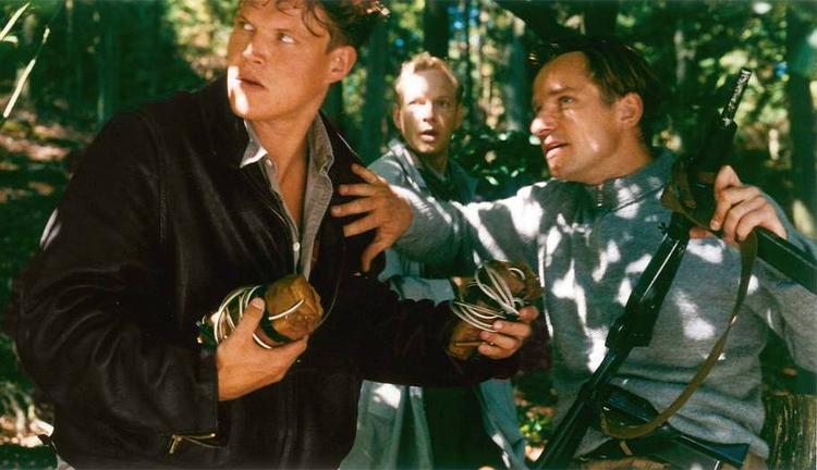 Sabotage. De nøgne træer fra 1991 er en klassiker. Med en blændende Ole Lemmeke i hovedrollen. 