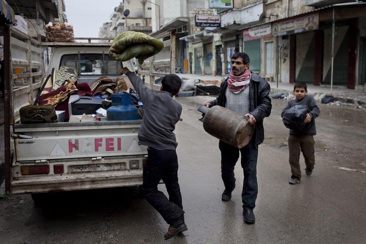 Fordrevne. Mange mennesker er flygtet fra deres hjem - her en familie i Idlib i det nordlige Syrien. 