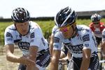 SAMMENHOLD. Ifølge Team Saxo Banks pressechef fortsætter parløbet mellem Bjarne Riis og Alberto Contador. 
