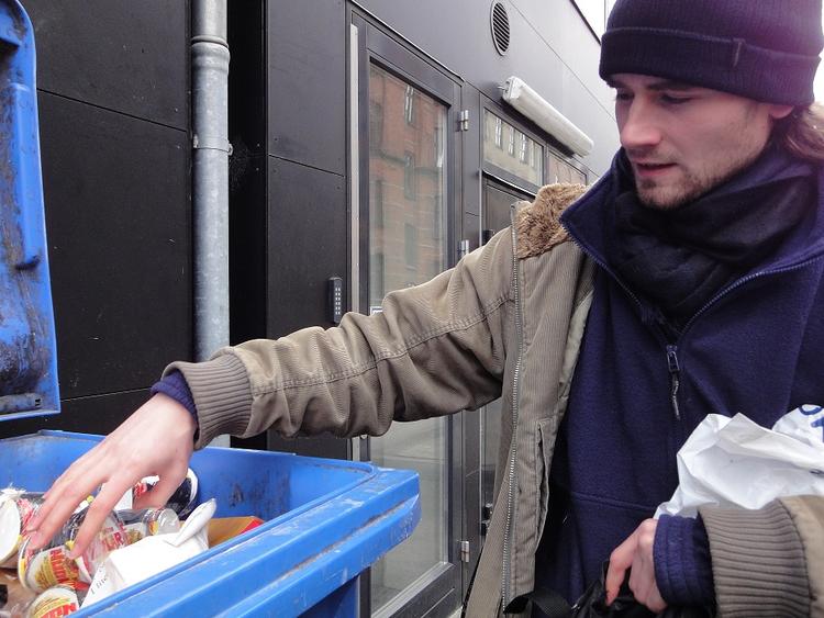 Affaldsglæde. For Johannes Vad er det at 'skralde' blevet en ideologi i sig selv. Foto: Anders Kamp 