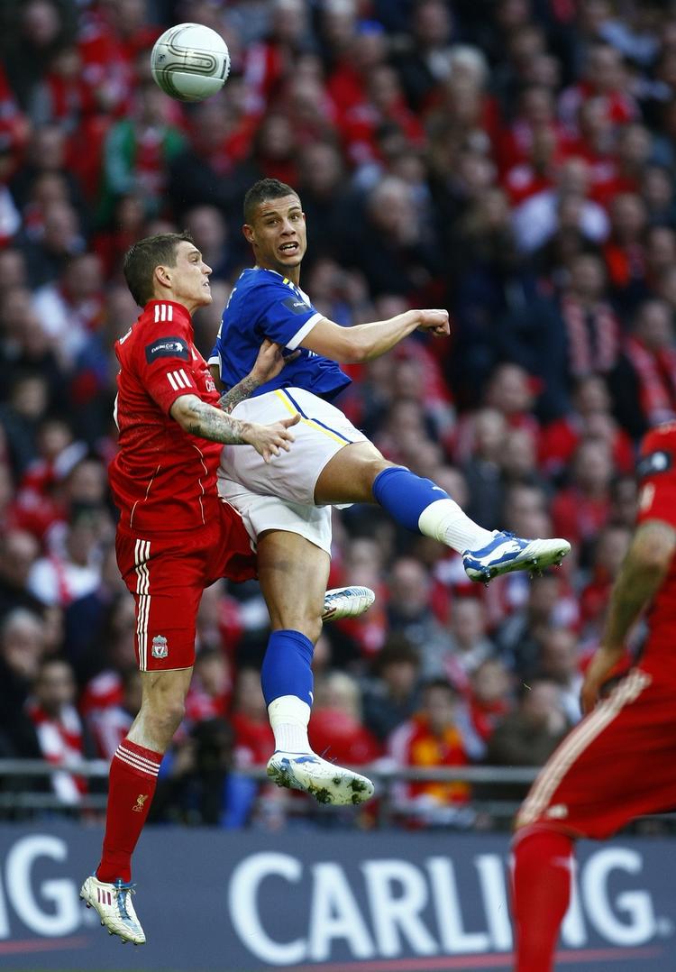 SKADET. Carling Cup-finalen mod Cardiff og Rudy Gestede blev den sidste i en måneds tid for Daniel Agger (tv.). 