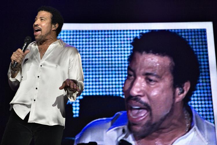 soulhits. Lionel Richie har står bag adskillige hits som 'Three Times A Lady' og 'Say You, Say Me'. Her ses han på NRGI Park i Århus i 2007. 