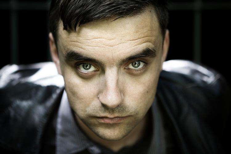 Alsidig. Musikeren, komikeren og tv- og radioværten Simon Kvamm kan nu også kalde sig prisuddelingsvært. 