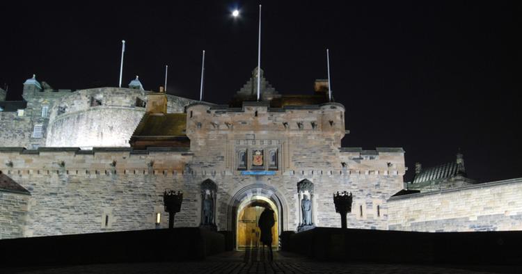 UHHH. Edinburgh Castle har en 900 år lang historie, der rummer grusomme fortællinger fyldt med pest, hekseforfølgelser og henrettelser. 