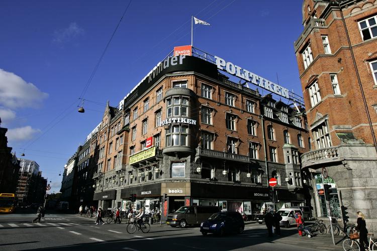 TILTALE. Fire mænd stilles for retten, anklaget for at forberede et terrorangreb mod JP/Politikens Hus i København. 