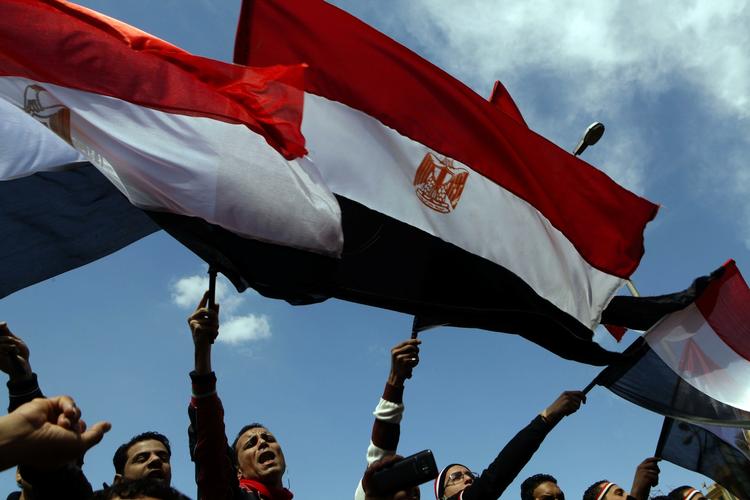 Krise. 43 demokratiarbejdere, deraf mindst 16 amerikanere, er sigtet for at have arbejdet for at så kaos i Egypten. 