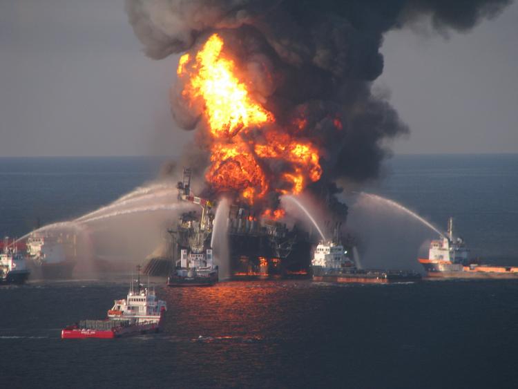 katastrofe. Olieboreplatformen Deepwater Horizon brød i brand i Den Mexicanske Golf i 2010. Efterfølgende væltede er olie op fra havbunden i 87 dage, inden det lykkedes at sætte en prop i hullet. 
