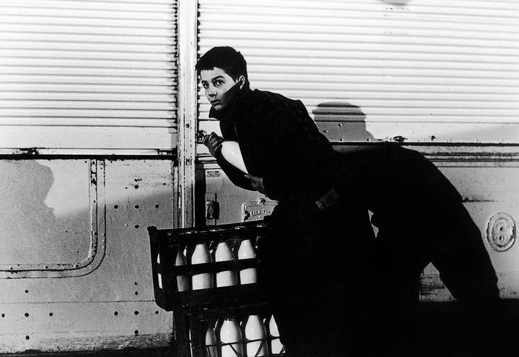 Skjult. Det lykkedes ikke Politiken at finde François Truffauts debutfilm 'Ung flugt' på en lovlig onlinetjeneste i Danmark. For Morten på Vesterbro tog det mindre end 20 sekunder at finde 50 piratkopier af filmen. 