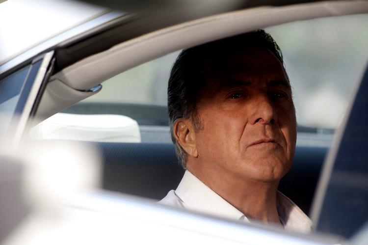 SKRÆMMENDE. Dustin Hoffman er aristokratisk og farlig som væddeløbsgangsteren Chester 'Ace' Bernstein. 