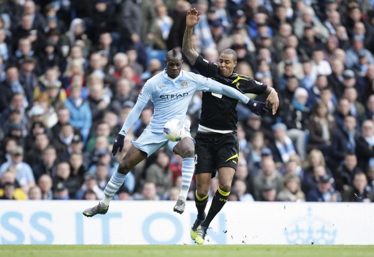 stjerne. Mario Balotelli er blevet udelukket fra det italienske landshold, men i Manchester er han stærkt medvirkende til at gøre City til mesterskabsfavorit. 