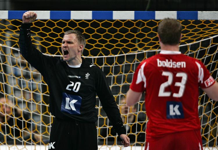 NØDLØSNING. I 2008 blev Peter Henriksen europamester som gardering for Kasper Hvidt. Nu kan den 39-årige målmand blive genforenet med AGK-målmanden. 