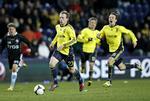 veeeent. I et kontraangreb til allersidst ville Mike Jensen gerne lige hjælpe Michael Krohn-Dehli, og det endte med en afslutning langt over mål - fra Mikkel Thygesen. 