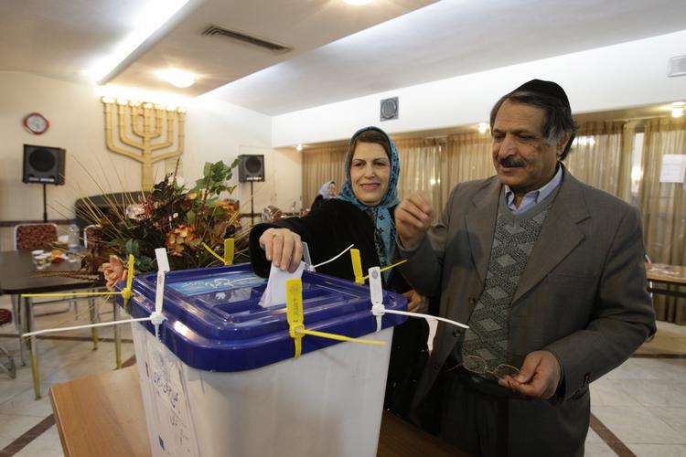 Valgresultat. Fredagens parlamentsvalg i Iran har svækket præsident Mahmoud Ahmedinejad. Men derudover får det ikke den store betydning. 
