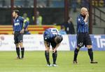 0-2. Ved  pausen var Inter bagud med to mål på hjemmebane mod Catania, inden det endte 2-2. 