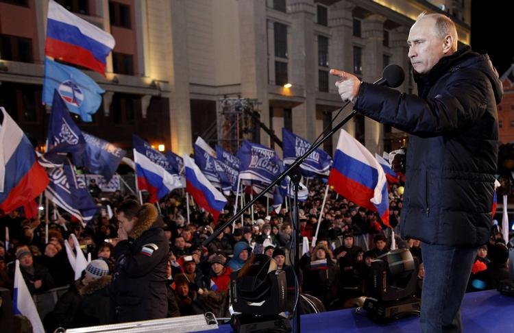 VALG. Ruslands nuværende ministerpræsident Vladimir Putin har erklæret sig som vinder af præsidentvalget. Men valget kritiseres for udbredt snyd. 