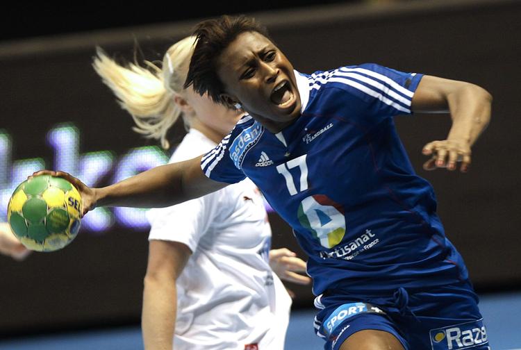 fløjstjerne. I december var Siraba Dembele blandt Danmarks modstandere ved VM i Brasilien. Nu skal hun til den danske liga. 