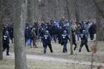 Anholdt. 22 AaB-tilhængere kommer ikke til at se fodboldkampen i Aalborg mellem AaB og FCK. De blev anholdt, da politiet forhindrede et slagsmål. 