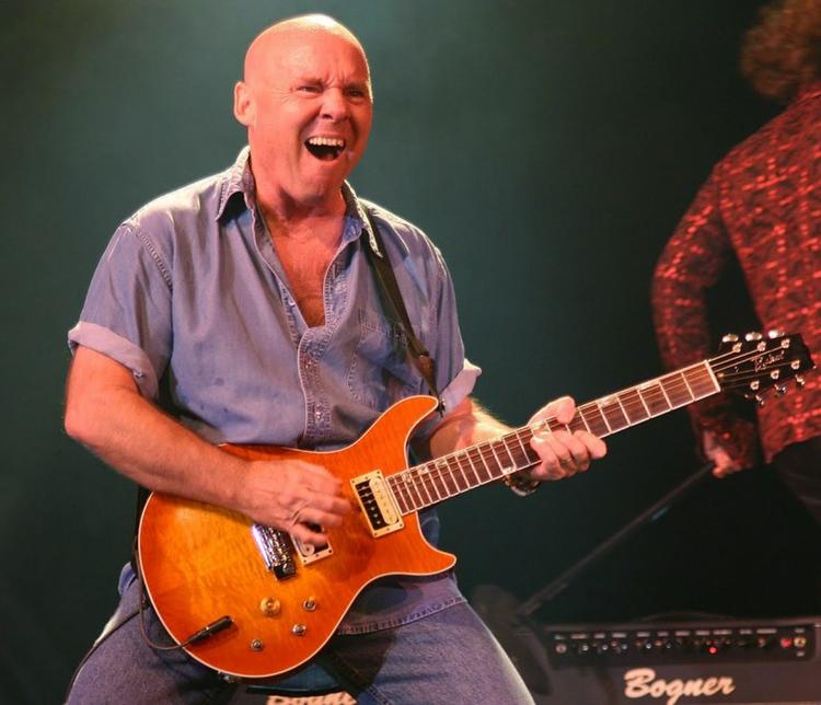 Død. Ronnie Montrose har spillet med legender som Van Morrison, Sammy Hagar, Herbie Hancock og The Neville Brothers. 