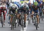 Sejr. Tom Boonen of Belgium (i midten) vinder det andet ben af Paris-Nice. 