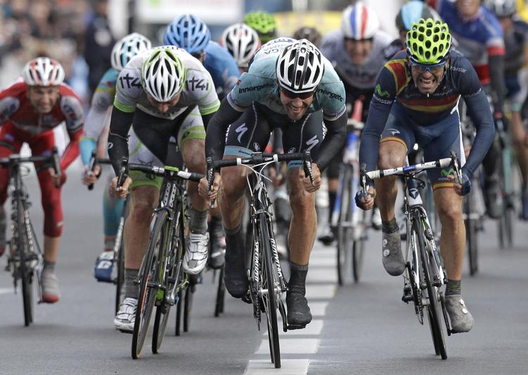Sejr. Tom Boonen of Belgium (i midten) vinder det andet ben af Paris-Nice. 
