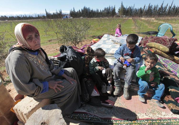 Flygtninge. Hassana Abu Firasl (tv) og hendes familie er flygtet fra den syriske by Qusair tæt på  Homs. 