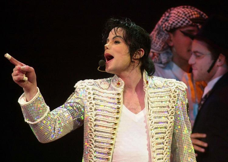 Angreb. Michael Jackson døde i juni 2009. En stor mængde lydfiler af hans musik er blevet stjålet fra Sony. 