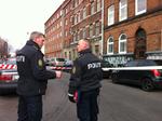 Politiet rykkede her til morgen ud til Rentemestervej i København, hvor en mand er fundet dræbt. Politiet er i gang med at efterforske sagen. 