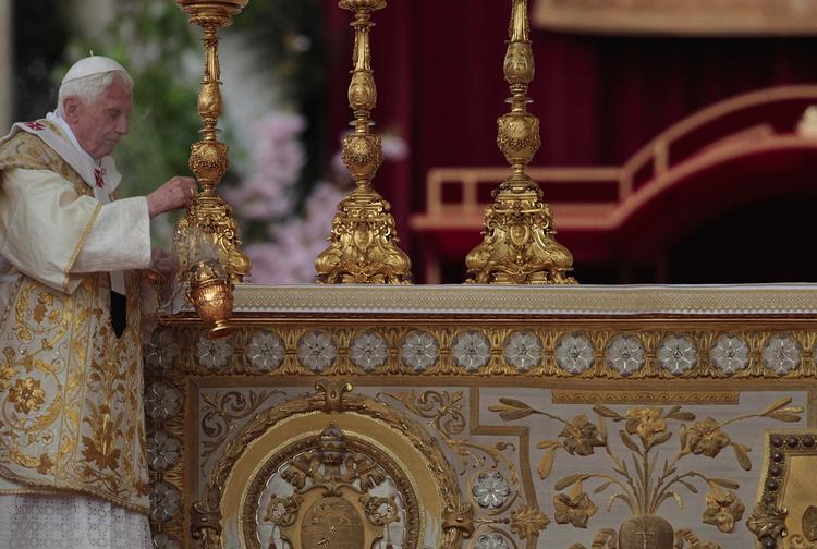 Ren Dan Brown. Vatikanets arkiver afslører blandt andet en 60 meter lang pergamentrulle, der dokumenterer retssagen mod tempelridderne. 