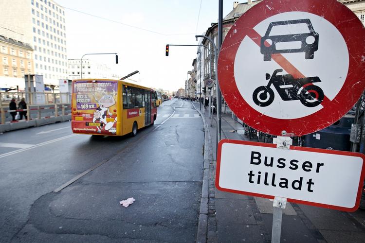 Patrulje. Politiet fangede flere bilister, da politiken.dk var med på patrulje ved Nørreport. Se mere i videoklippet i bunden. Arkivfoto. 