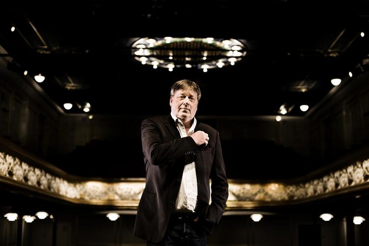 Romerlys.  Teaterchef på Betty Nansen Teatret nedtoner dramatikken ved premieren på 'Seven'. 