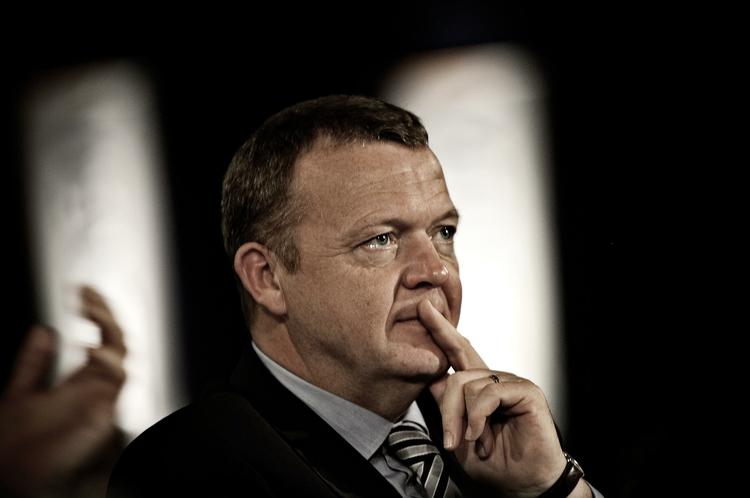 Betal. Står det til S, SF og Dansk Folkeparti får Lars Løkke Rasmussen (V) de 154.000 kroner på af lommen, som hans rygekabine i Statsministeriet kostede. 