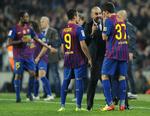 barnligt. Barcelona er kommet til finalen i den spanske pokalturnering blandt andet på Real Madrids bekostning. Og det kan kongeklubben i Madrid ikke tåle, mener medierne. Derfor har Real Madrid ikke tænkt sig at lægge græs til finalen. 