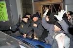 100 demonstranter i kamp med politiet