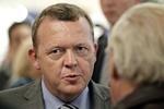 penge. Partiformand og tidligere statsminister Lars Løkke Rasmussen (V) afkræves svar på, hvem der betaler omdiskuteret rygekabine. 