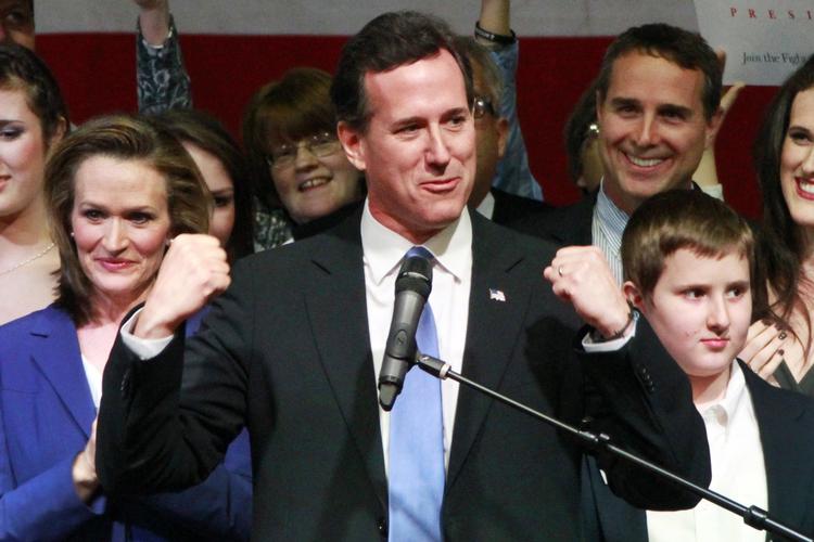 Underdog. Rick Santorum understregede gang på gang i sin tale i nat, at han vinder, selv om han er oppe mod en modstander, der har flere penge. Foto: Gene J. Puskar/AP 