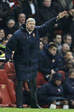 stolthed. Som sædvanlig var det en temperamentsfuld Arsene Wenger, der dirigerede Arsenal-tropperne fra sidelinjen i kampen mod Milan. 