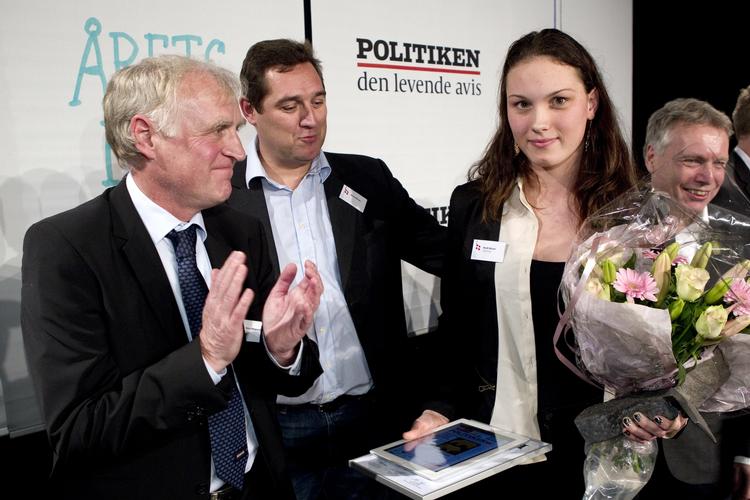 rekordhurtig. Da Mie Ø. Nielsen sidste år blev kåret som Årets Fund og høstede bifald fra bl.a. DIF-formand Niels Nygaard (tv.) havde hun sat 19 danske juniorrekorder, hvor af de 2 også var seniorrekorder. I år er det blevet til yderligere 4 juniorrekorder. 
