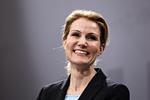 Selvransagelse. Statsministeren smiler venligt, når journalisterne gang på gang overgår sig selv i respektløshed. Hvorfor er de så grove nu, når de var det modsatte under Anders Fogh? 