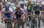 overraskelsen. Fjerde etape af Paris-Nice blev afgjort af en massespurt, som Gianni Meersman vandt. 
