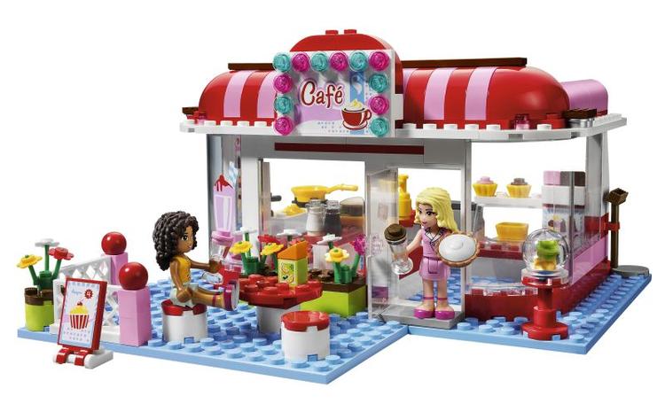 Drøm. De nye Lego Friends byggesæt til piger er samme typer af klodser, men har mere fokus på detaljer, realisme og personlige figurer. Disse er blevet større og har fået navne som Mia, Emma, Andrea, Stephanie og Olivia, der drømmer om at blive alt fra sanger og dyrelæge til fysiker eller arkitekt. 